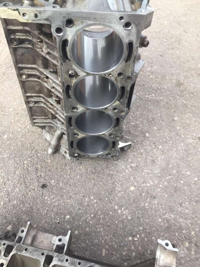 Mercedes-Benz SL63 AMG, 156.985, engine block