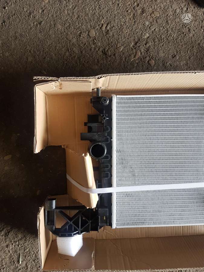 Opel Astra radiatorius, vandens pompa