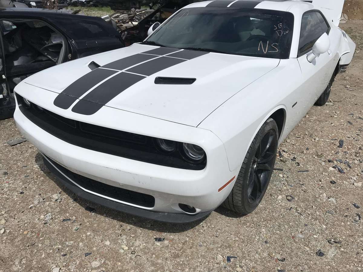 Dodge Challenger dalimis. Ok