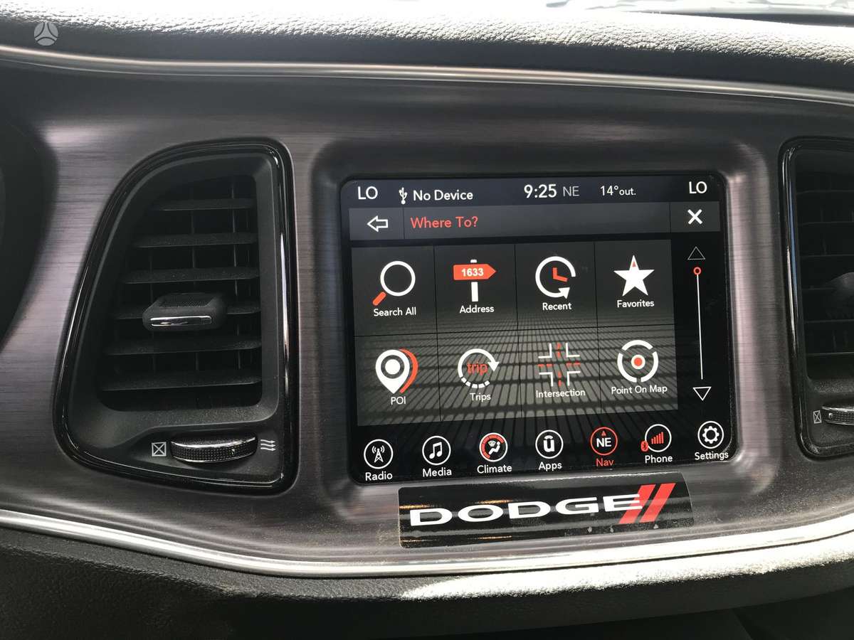 Dodge Challenger dalimis. Ok