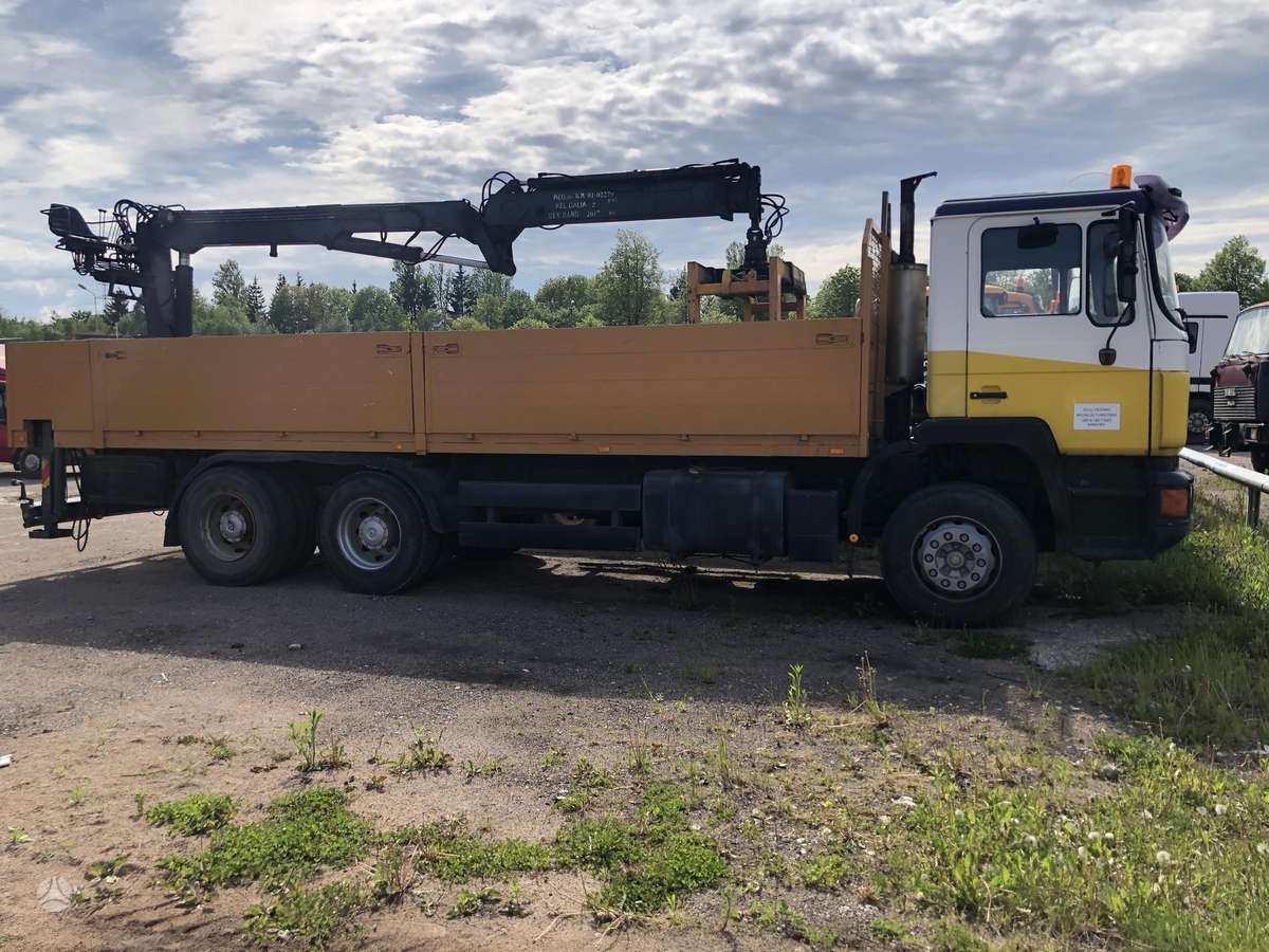 MAN 26.322, ar krānu