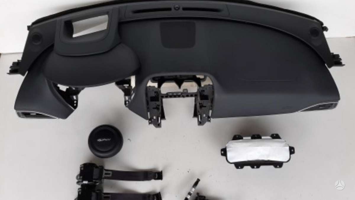 Jaguar F-Pace salono detalės