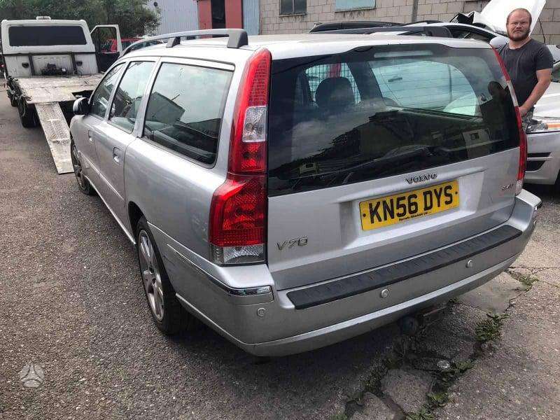 Volvo V70 for parts. Dalimis