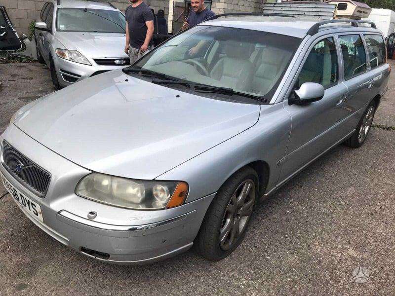 Volvo V70 rezerves daļās. Dalimis