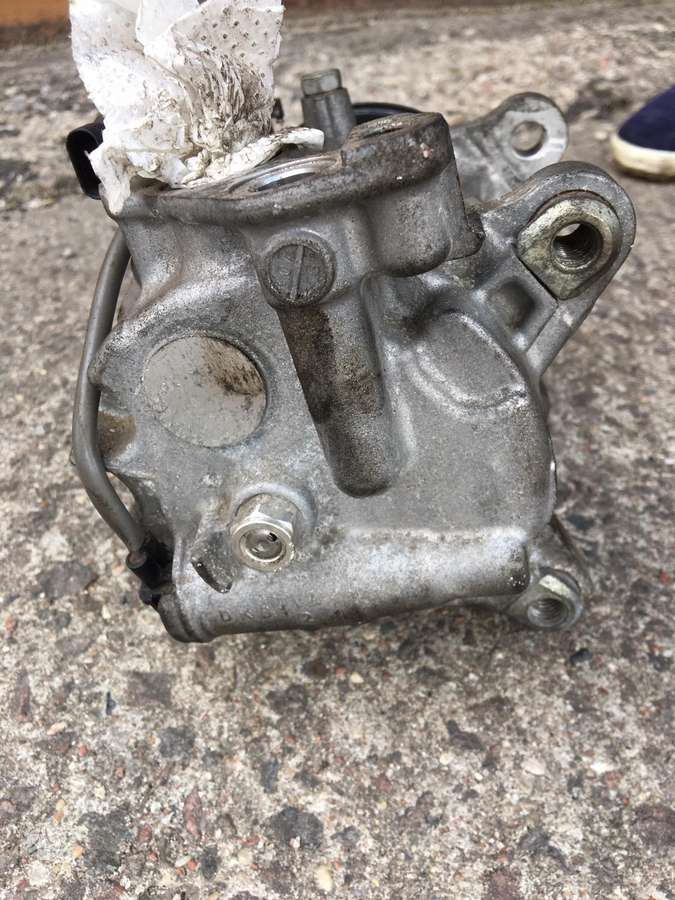 BMW 2 serija variklio detalės
