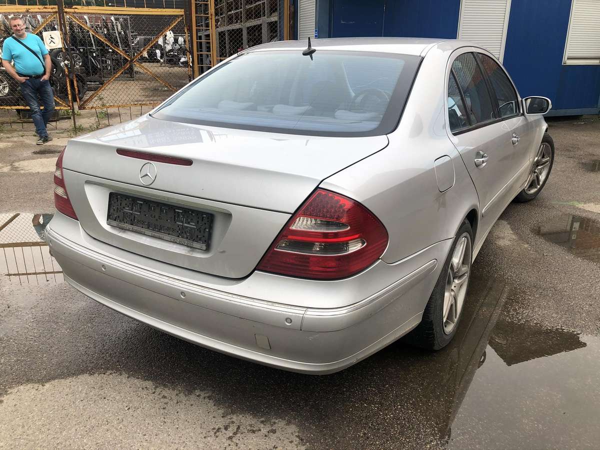 Mercedes-Benz E klasė по частям