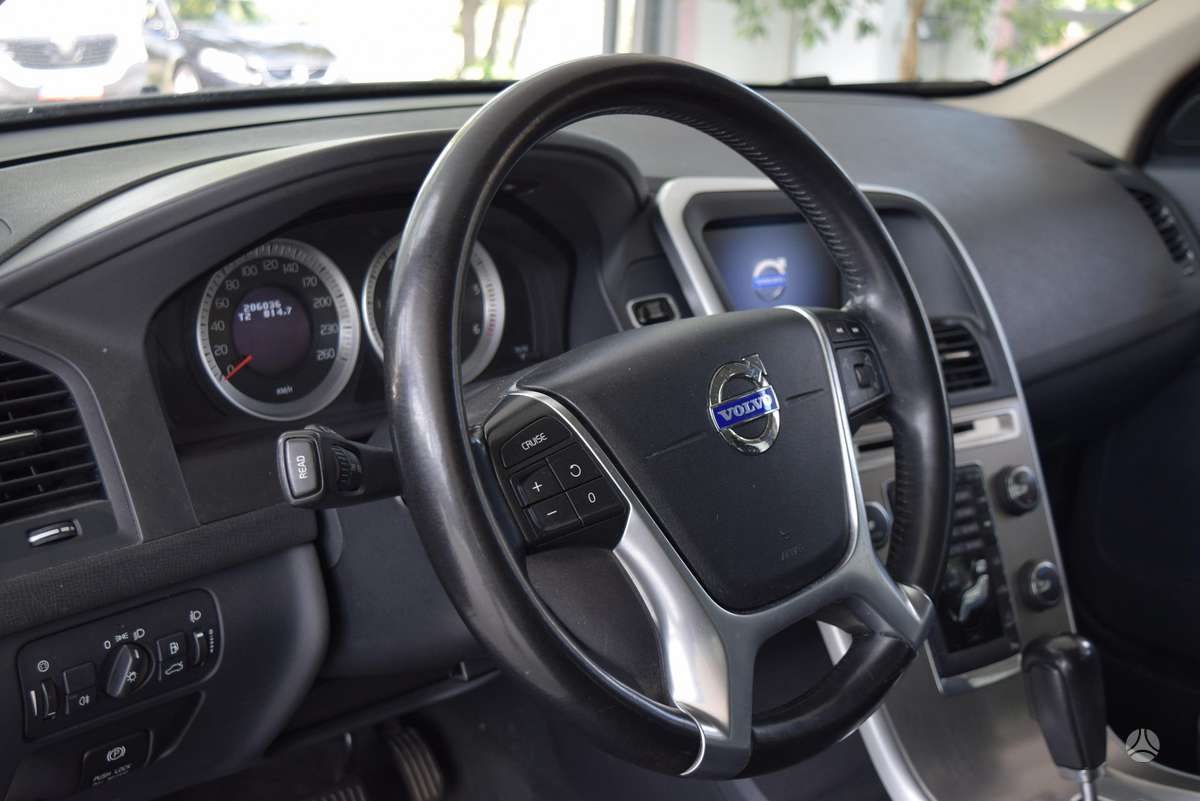 Volvo XC60, 2.4 l., off-road / crossover