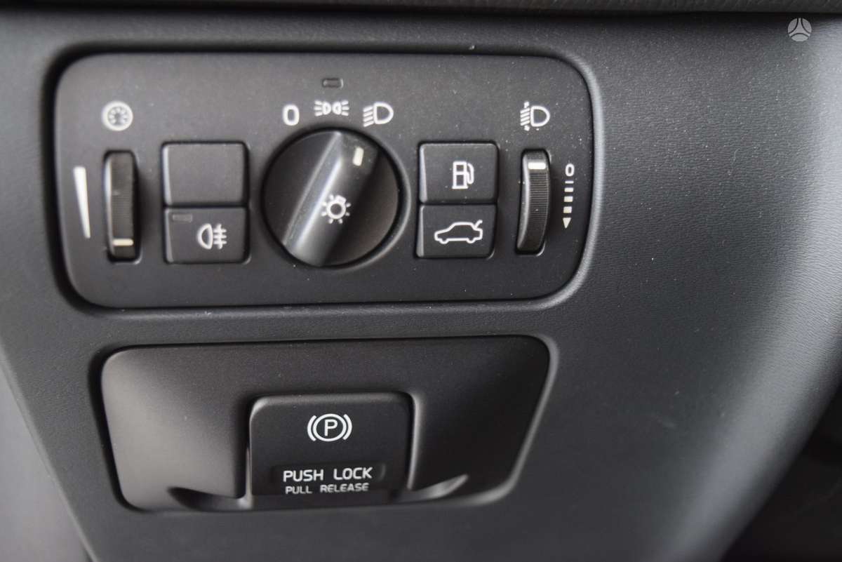 Volvo XC60, 2.4 l., off-road / crossover