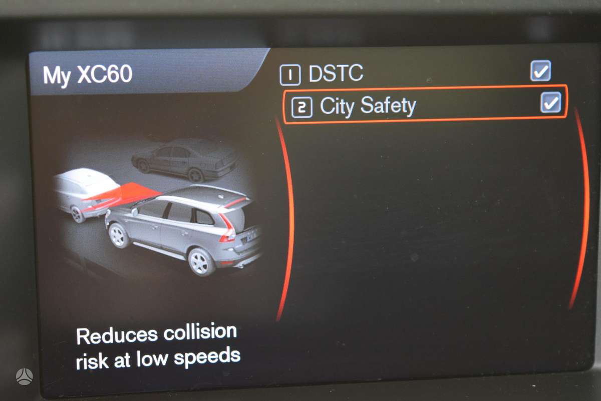 Volvo XC60, 2.4 l., off-road / crossover