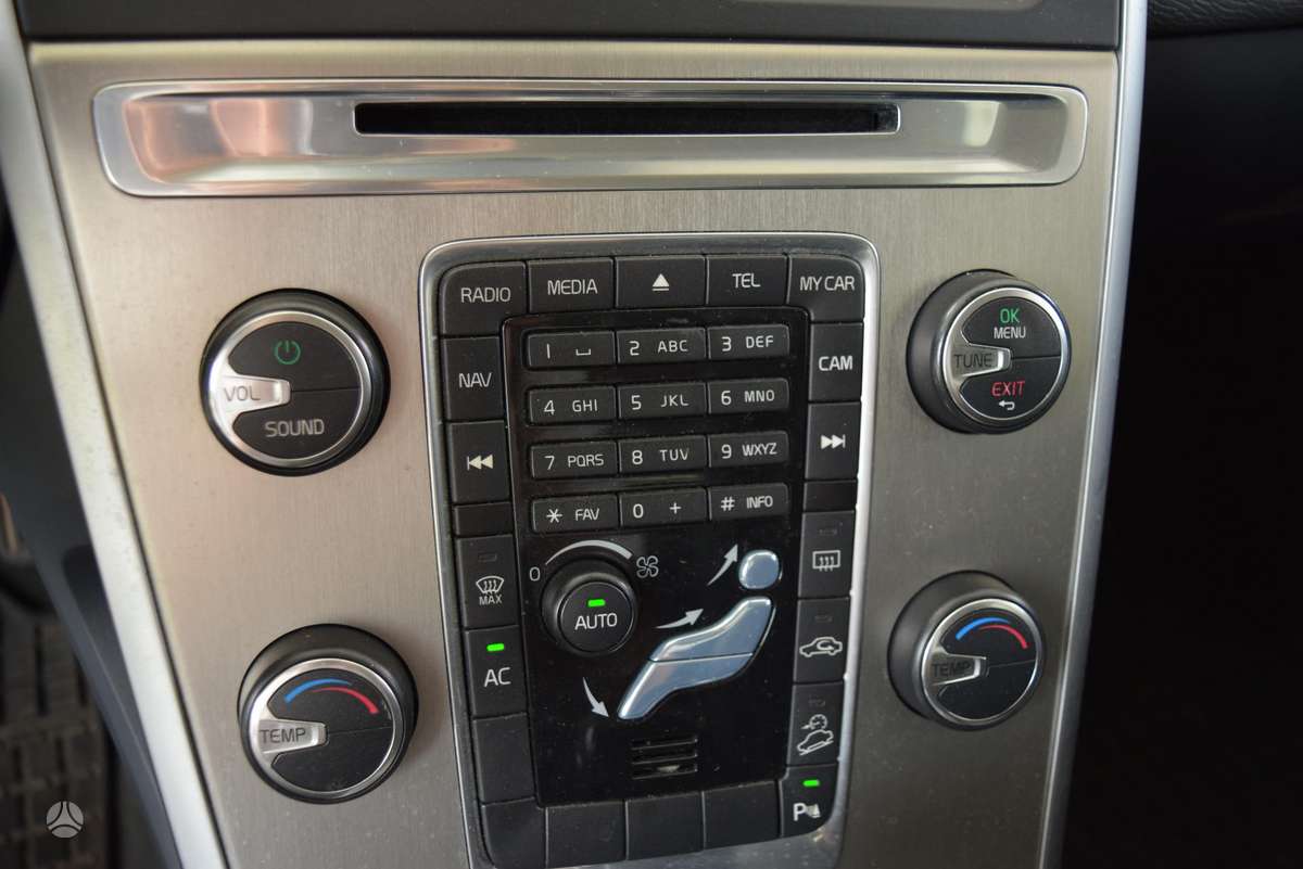 Volvo XC60, 2.4 l., off-road / crossover