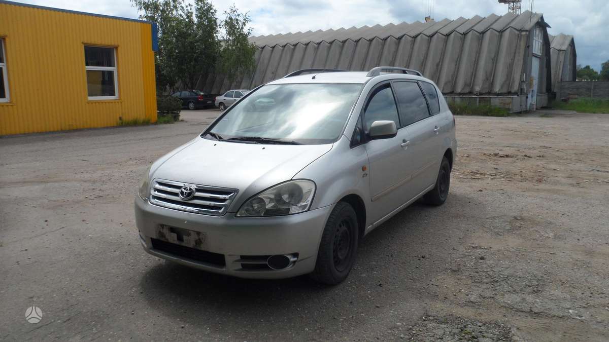 Toyota Avensis Verso по частям