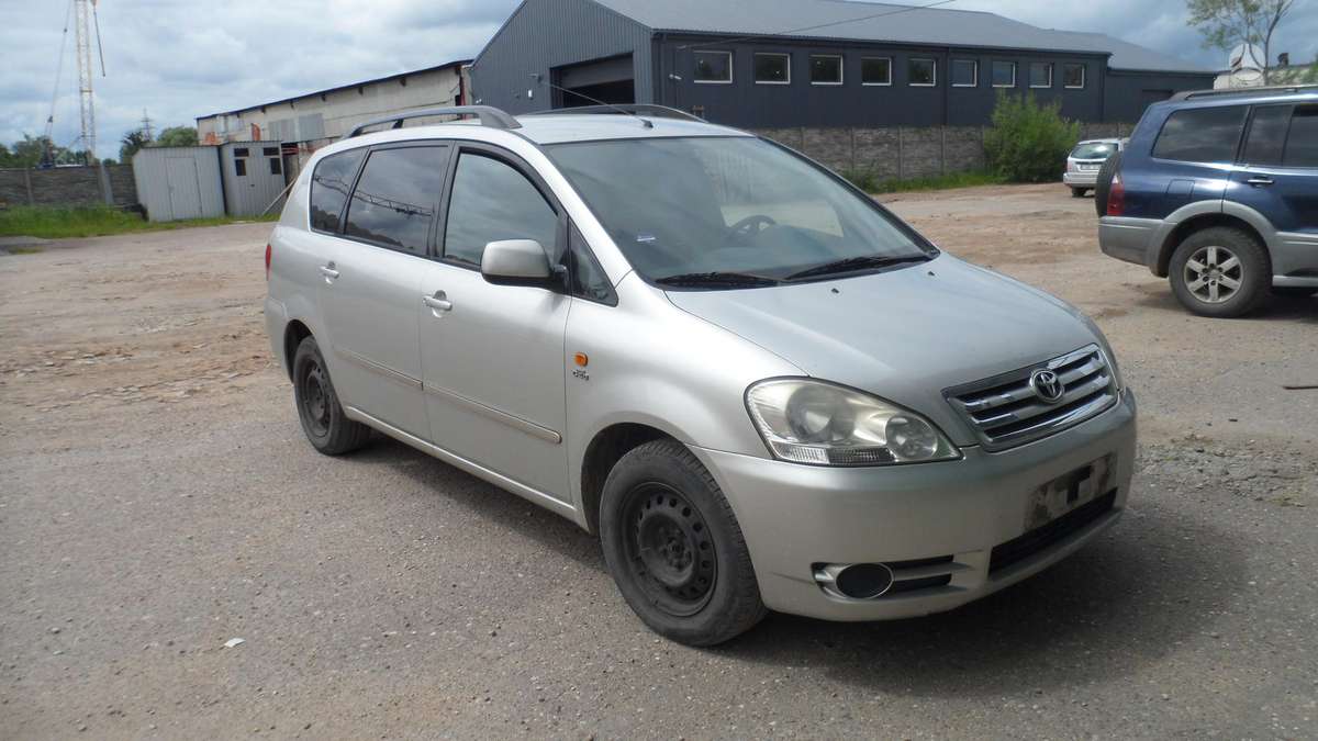 Toyota Avensis Verso по частям