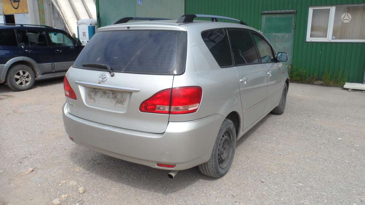 Toyota Avensis Verso по частям
