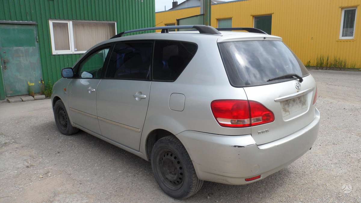 Toyota Avensis Verso по частям