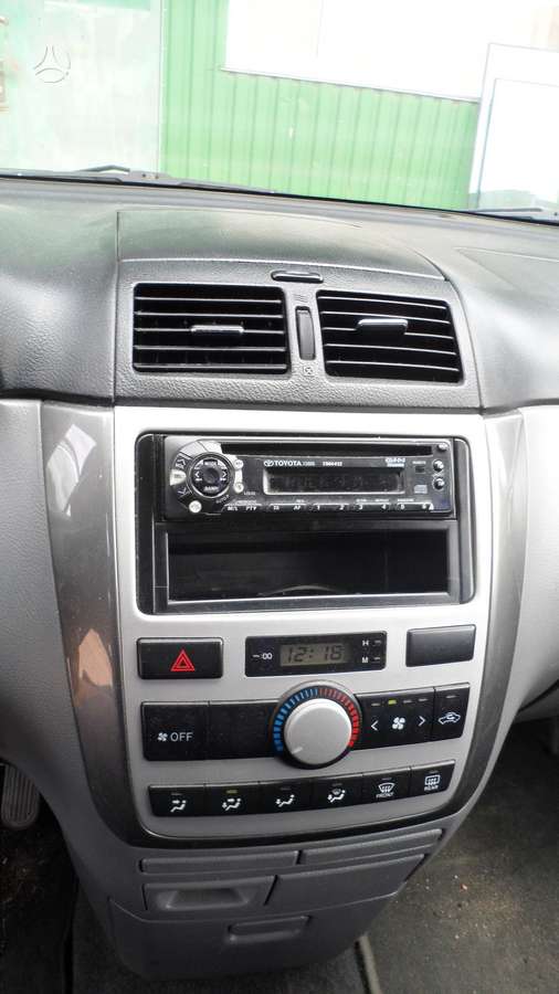 Toyota Avensis Verso по частям