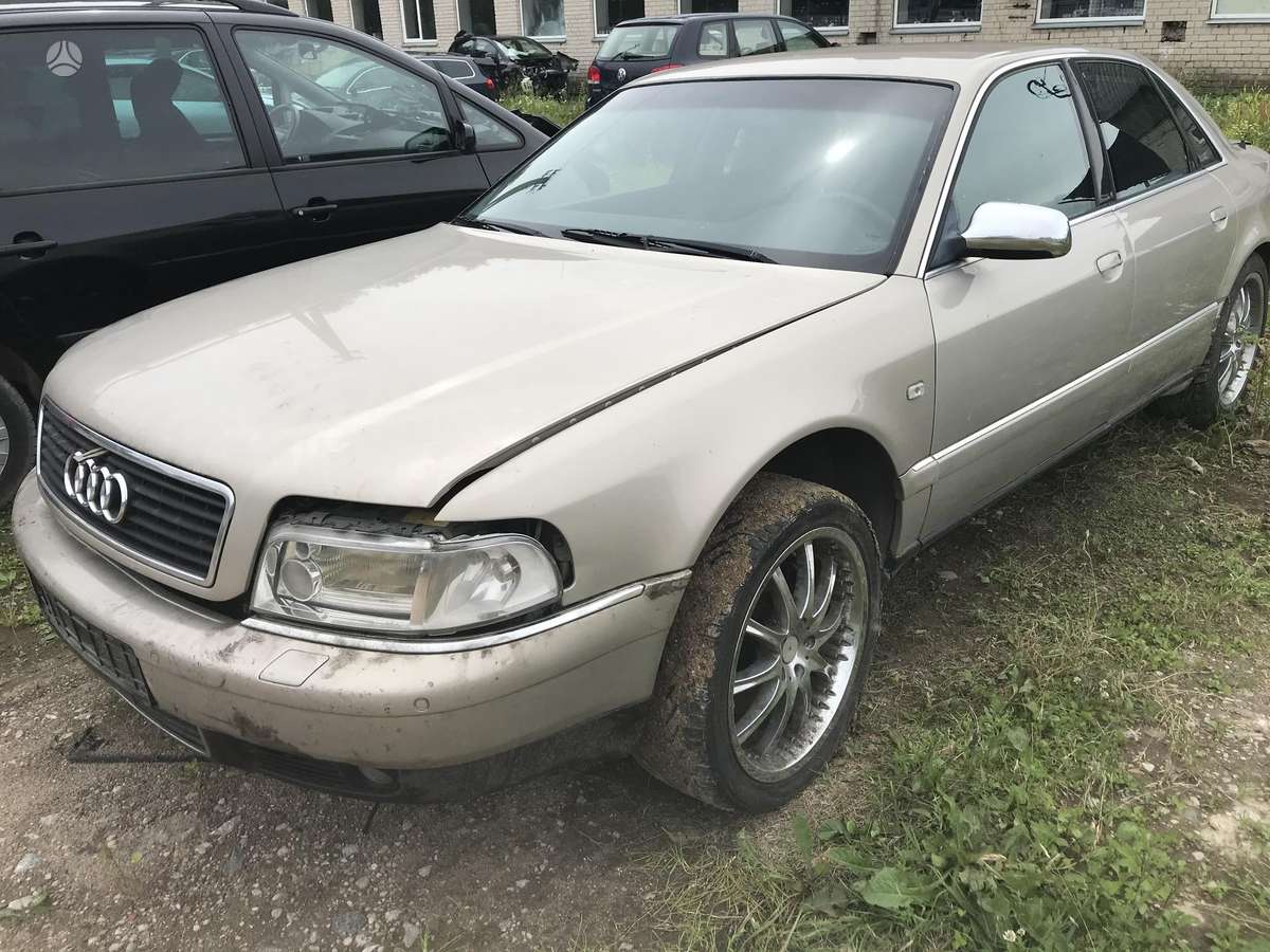 Audi A8 dalimis. Multimedija 80e