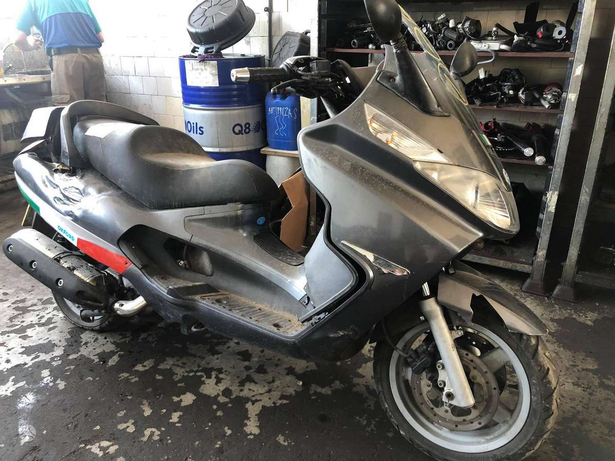 Piaggio X8, scooters / mopeds