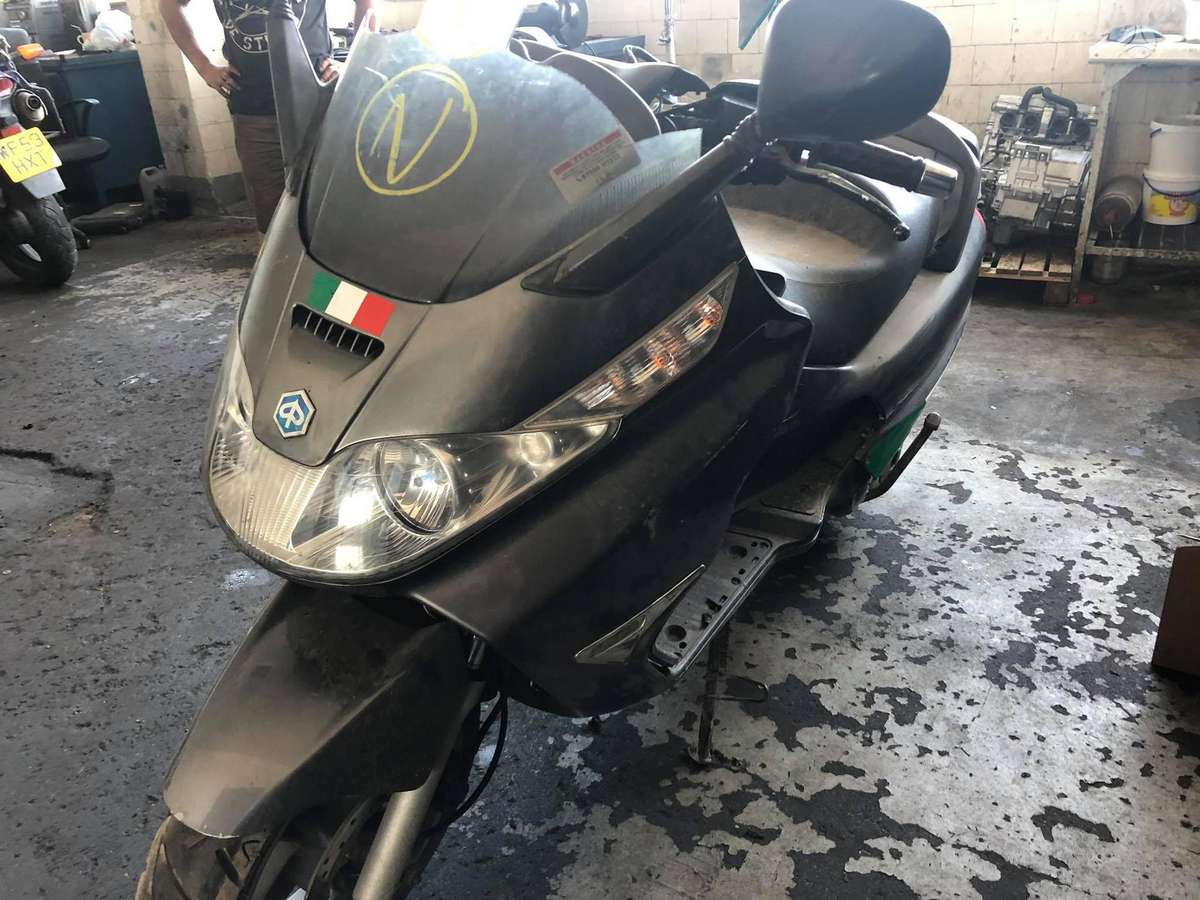 Piaggio X8, scooters / mopeds