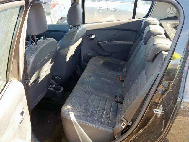 Dacia Sandero dalimis