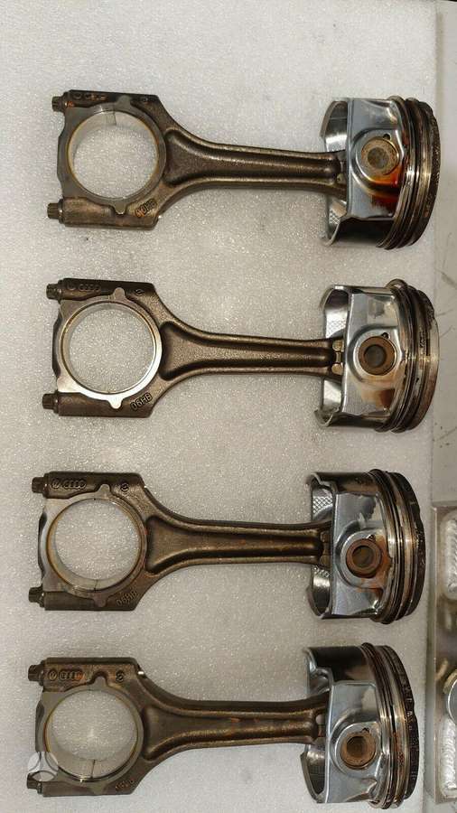 Volkswagen Golf variklio detalės
