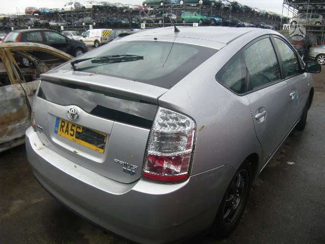 Toyota Prius по частям