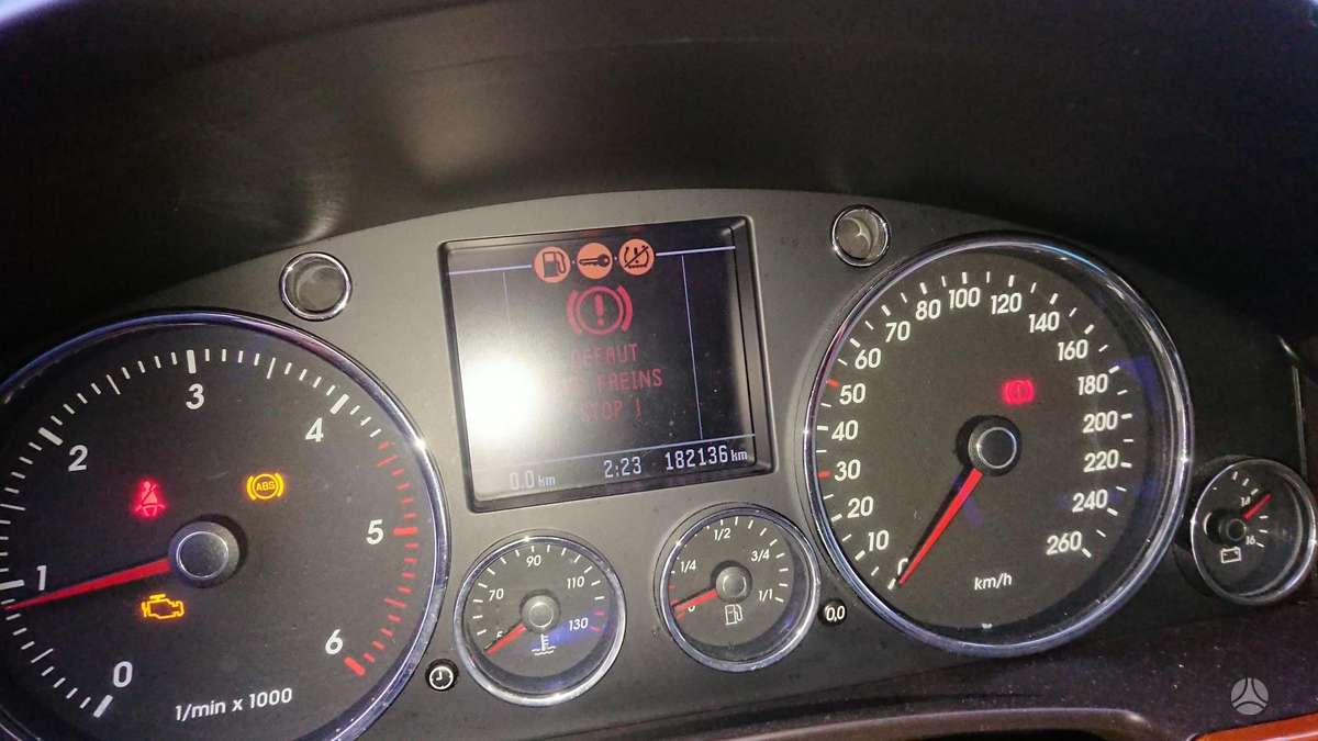 Volkswagen Touareg dalimis