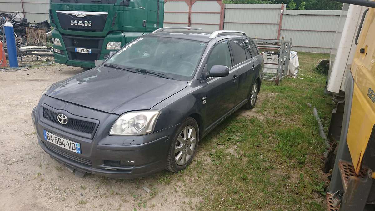 Toyota Avensis по частям