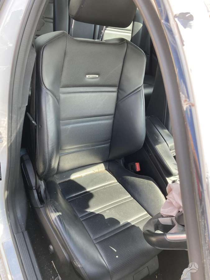 Mercedes-Benz E63 AMG dalimis. Be variklio ir dėžės