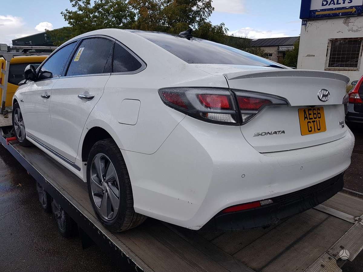 Hyundai Sonata Dalimis