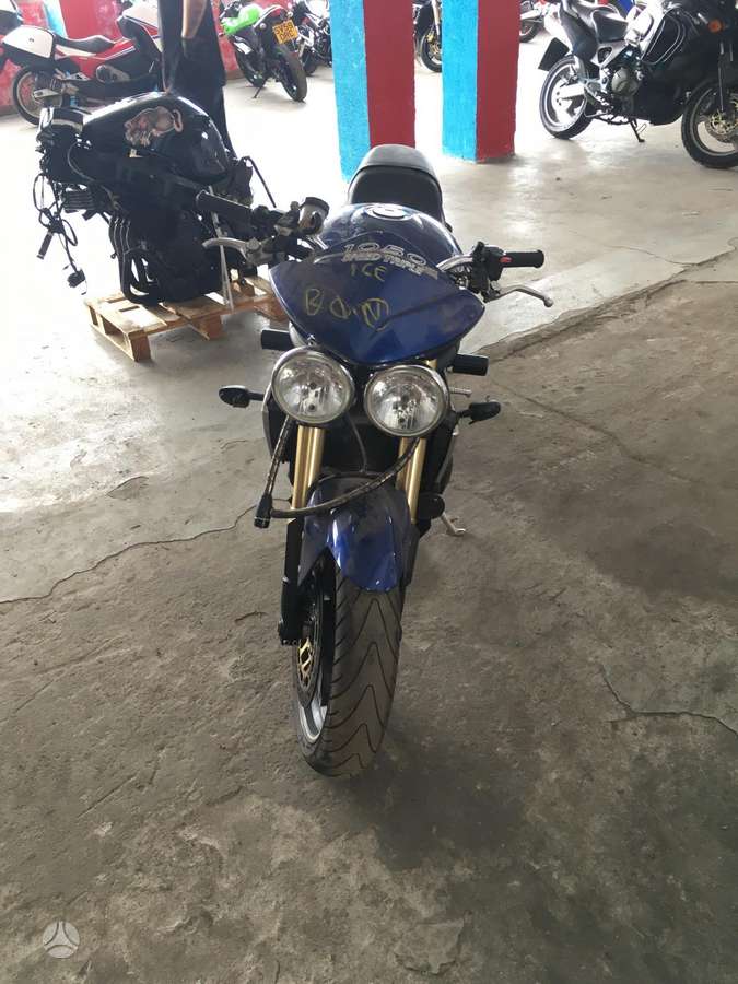 Triumph Speed Triple, street / классические