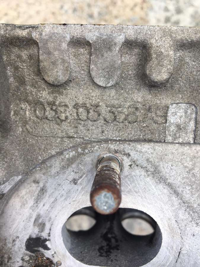 Volkswagen Touran cylinder head