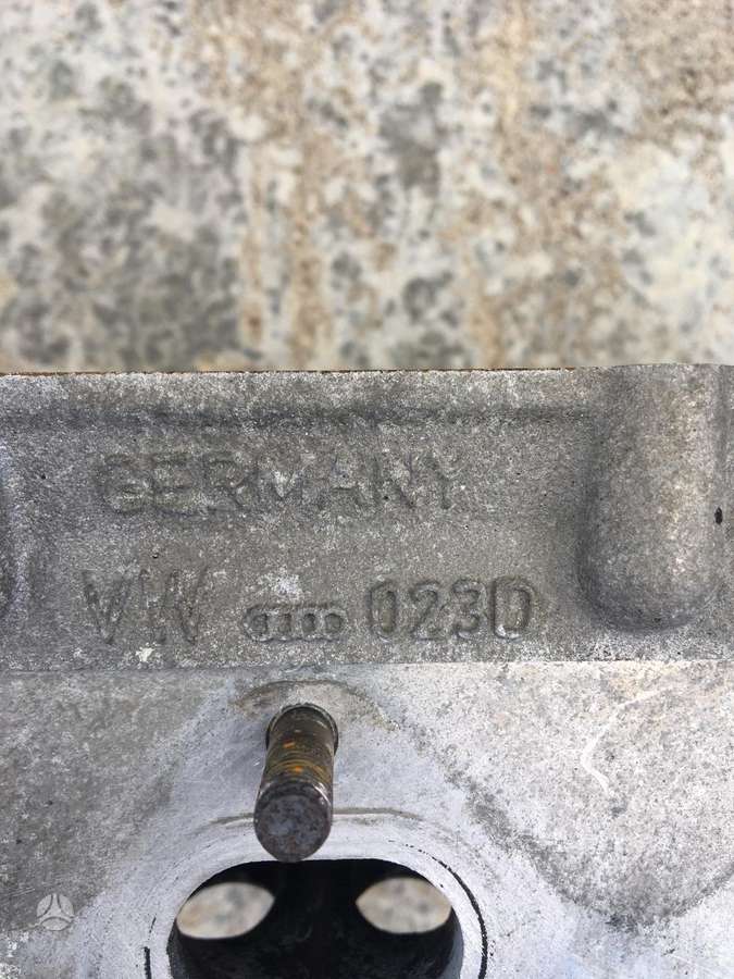 Volkswagen Touran cylinder head