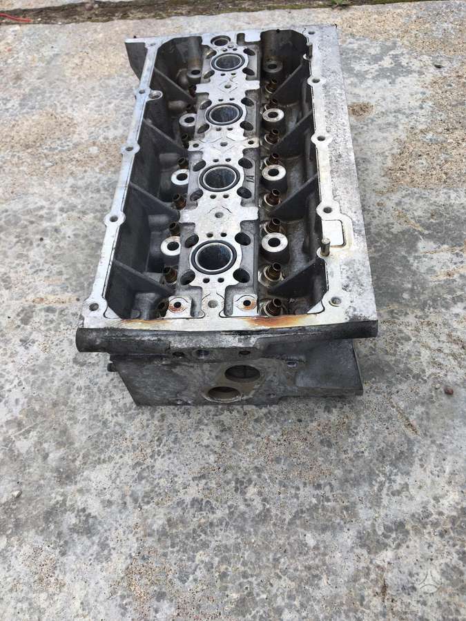 Volkswagen Touran cylinder head