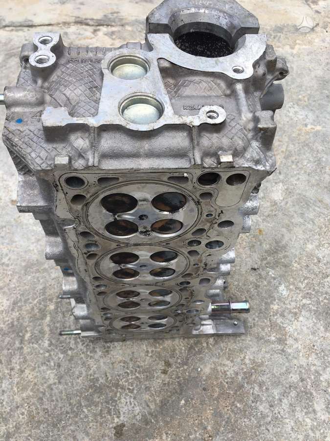 Volkswagen Touran cylinder head