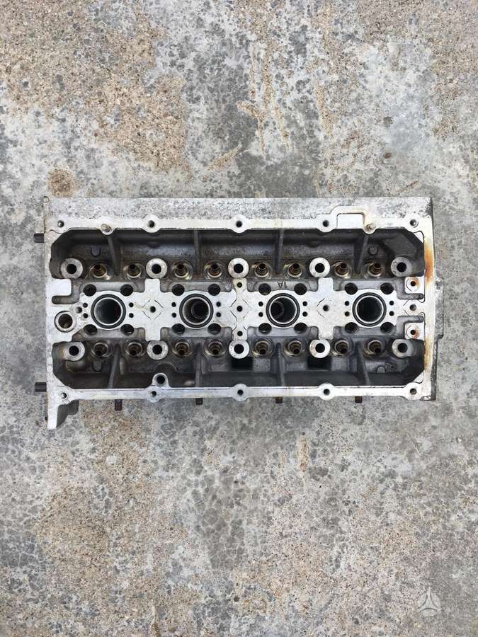 Volkswagen Touran cylinder head