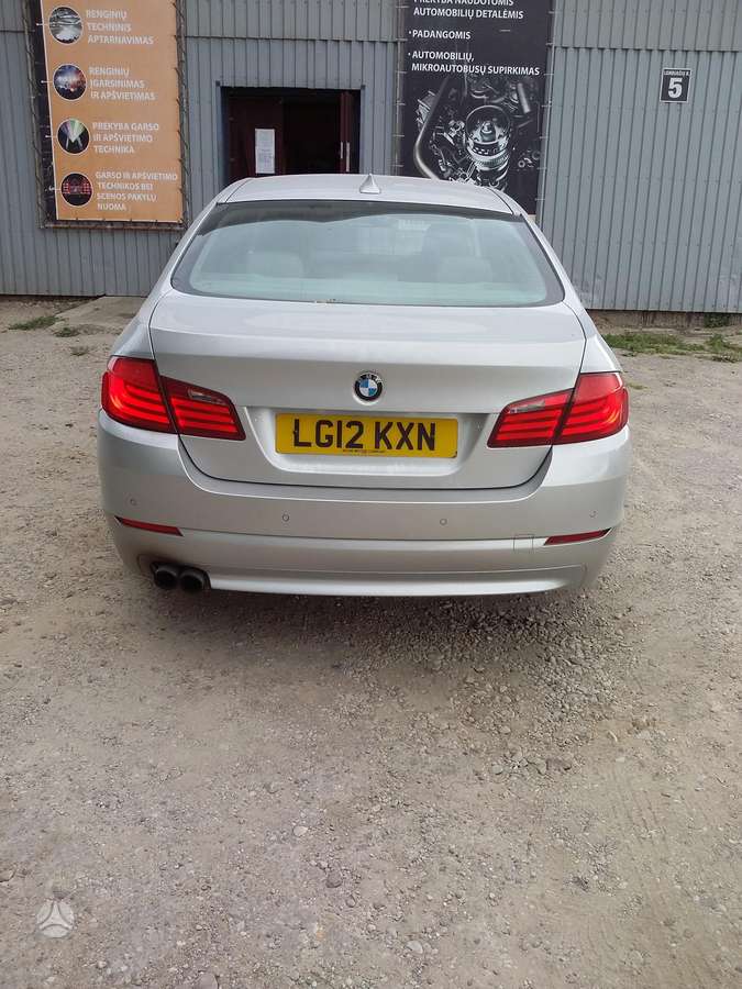 BMW 520 dalimis. Anglas dalimis