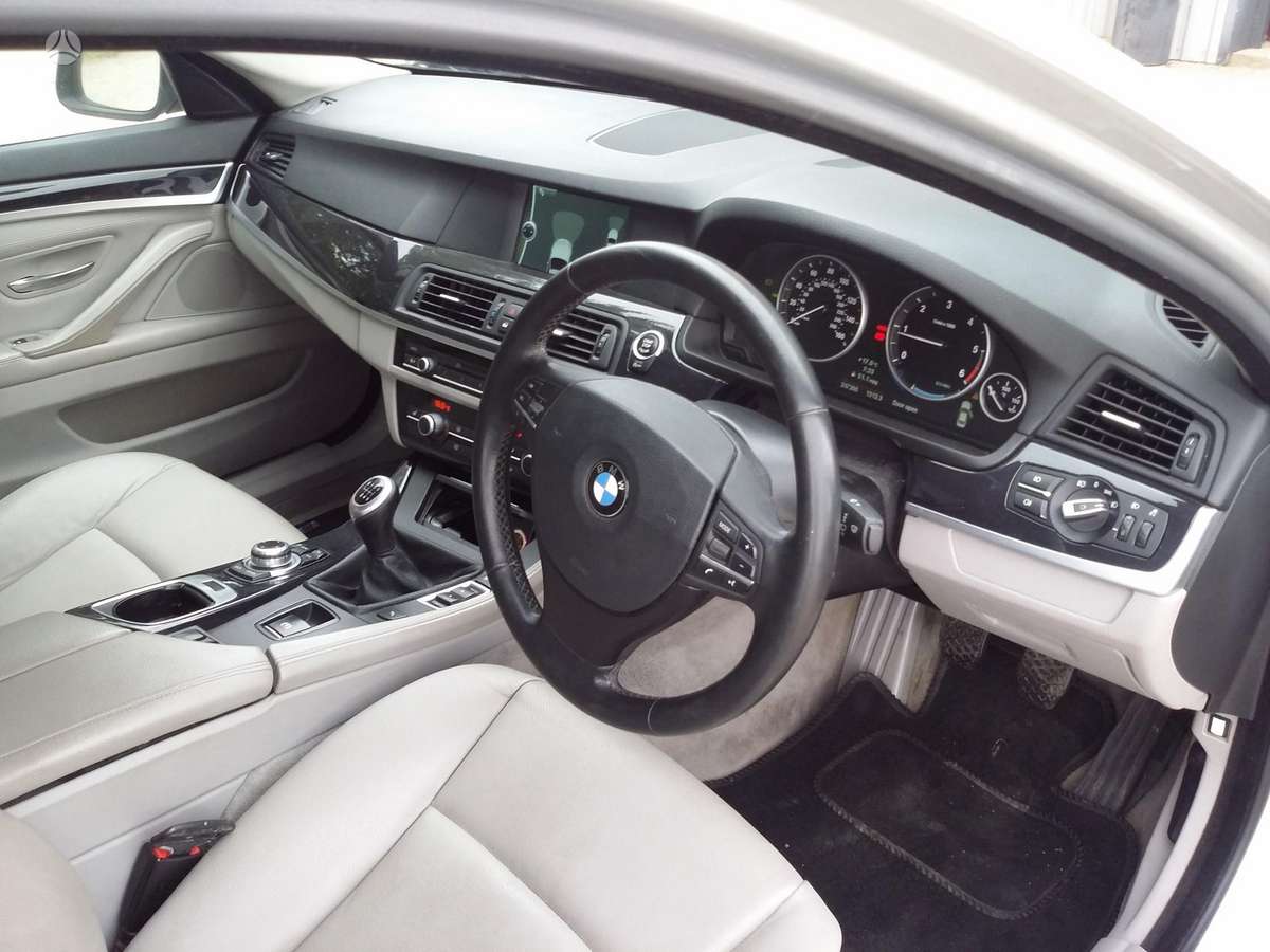 BMW 520 dalimis. Anglas dalimis