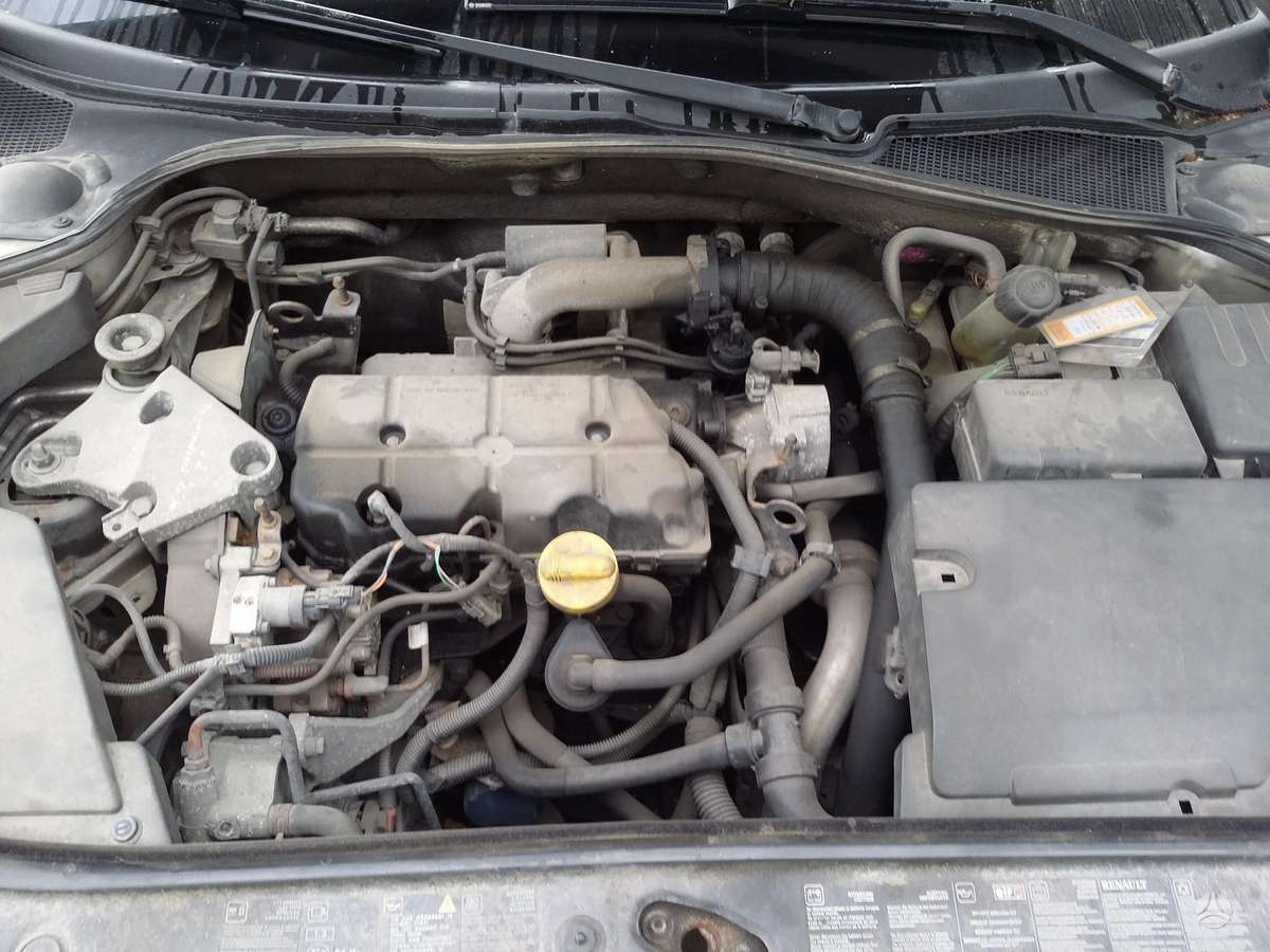 Renault Laguna dalimis. Europa dalimis