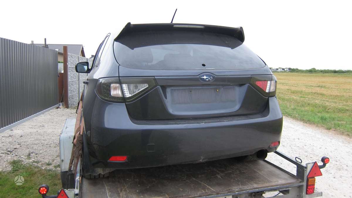 Subaru Impreza Dalimis ratlankiu nera