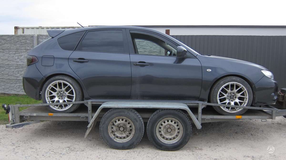 Subaru Impreza Dalimis ratlankiu nera