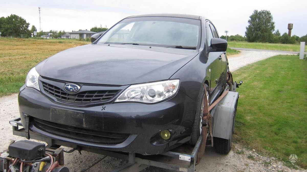 Subaru Impreza Dalimis ratlankiu nera