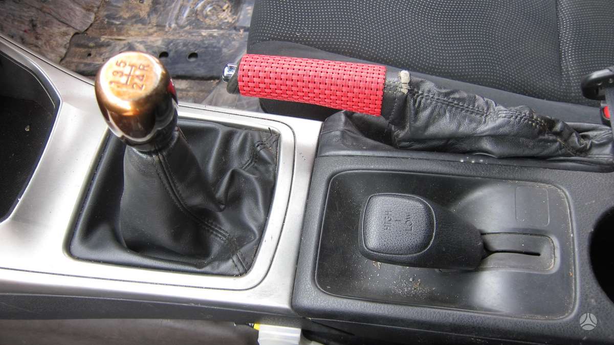 Subaru Impreza Dalimis ratlankiu nera