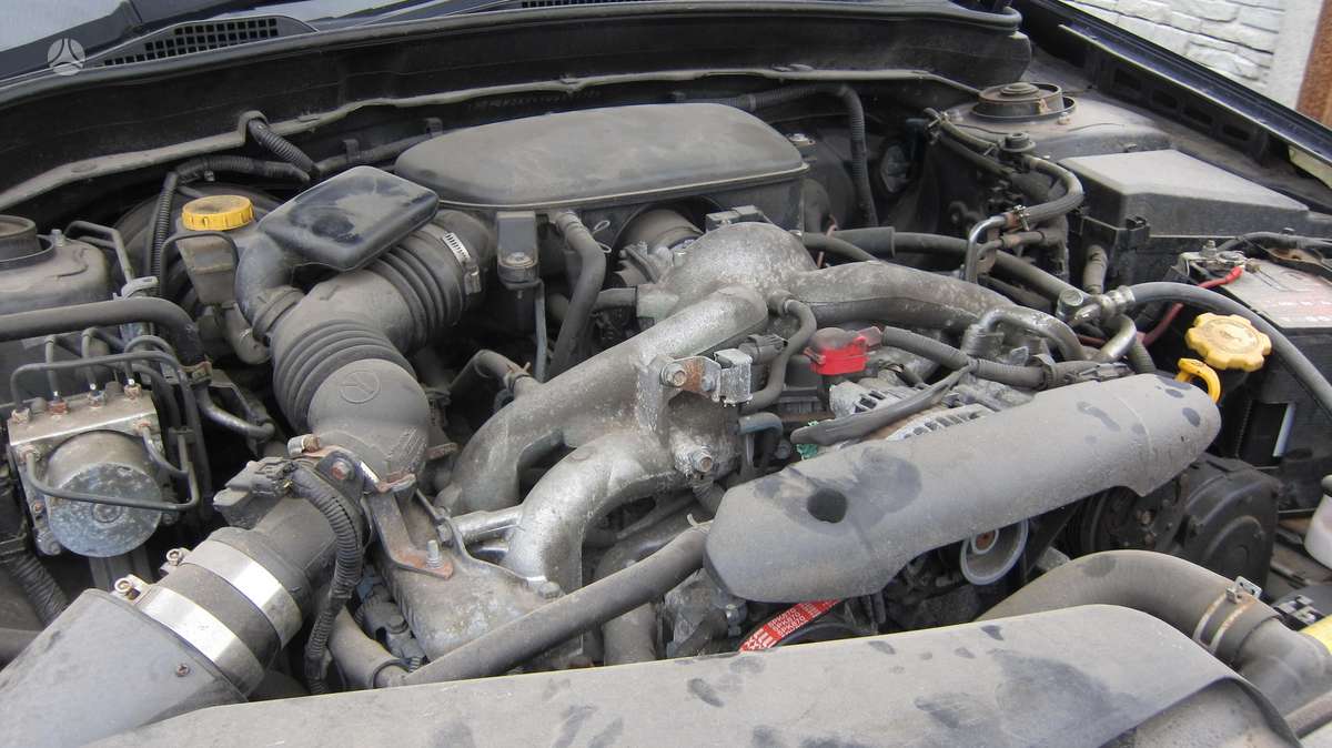Subaru Impreza Dalimis ratlankiu nera