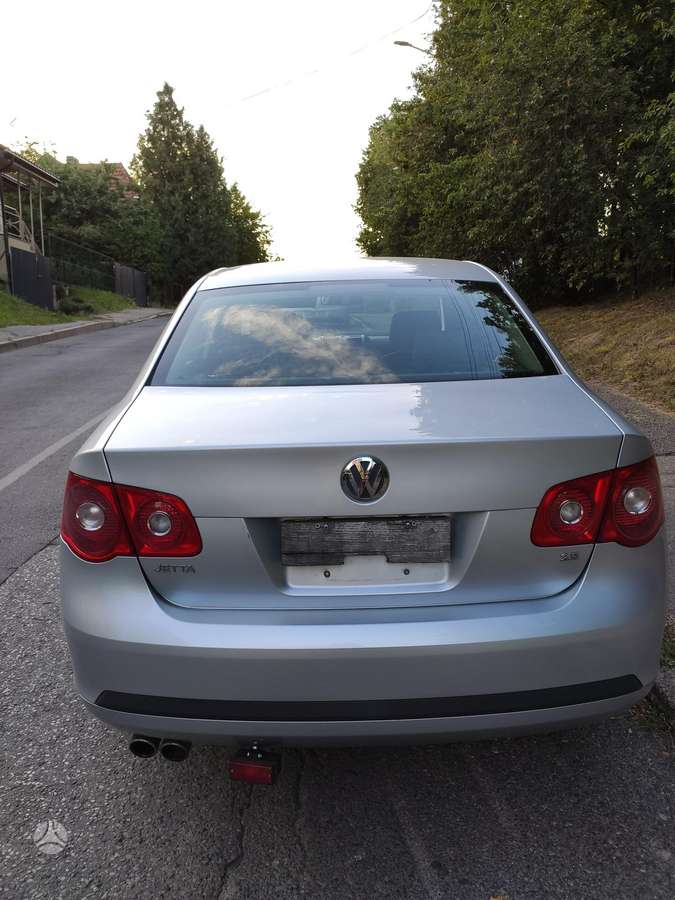 Volkswagen Jetta - 2