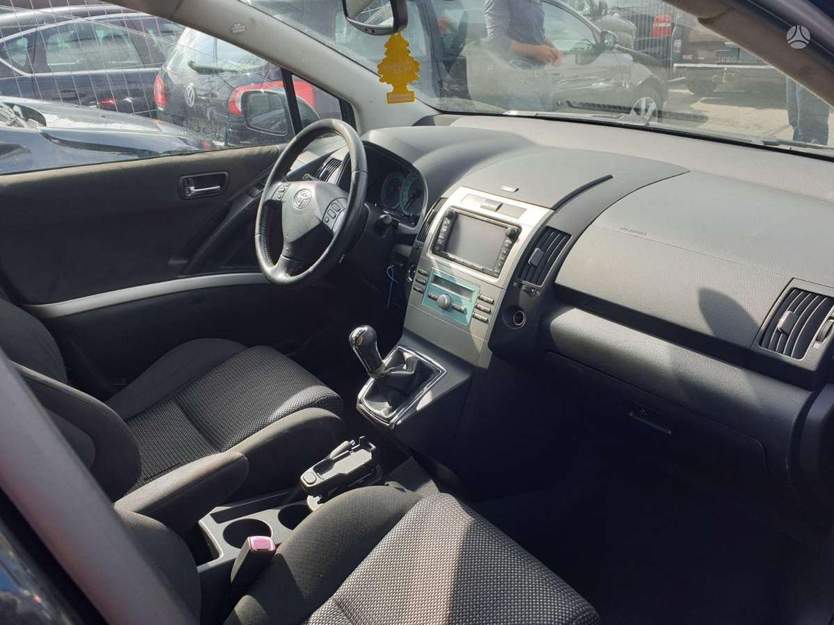 Toyota Corolla Verso dalimis. Europa