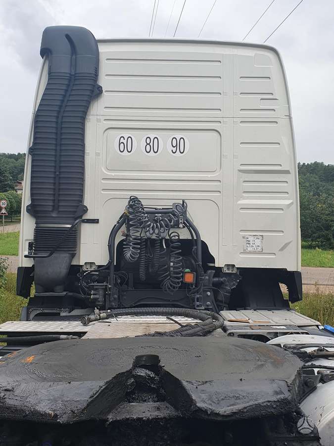 Volvo FM4 dalimis, vilkikai