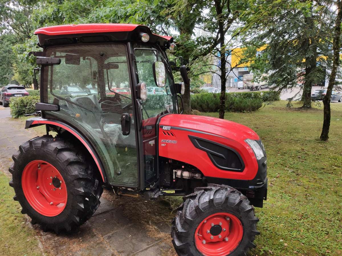 Kioti DK6020, tractors
