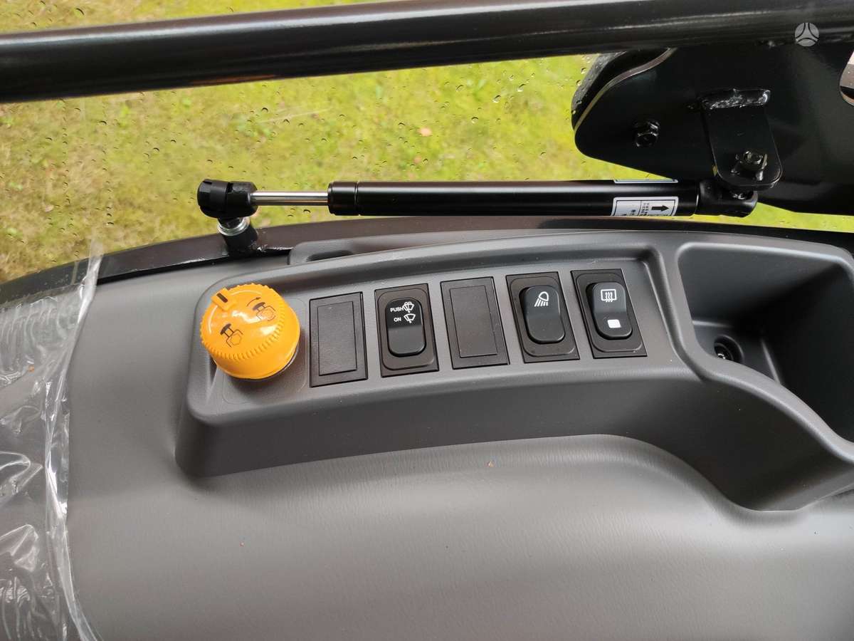Kioti DK6020, tractors