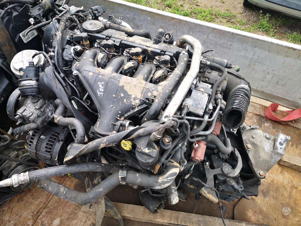 Volvo V50 variklio detalės