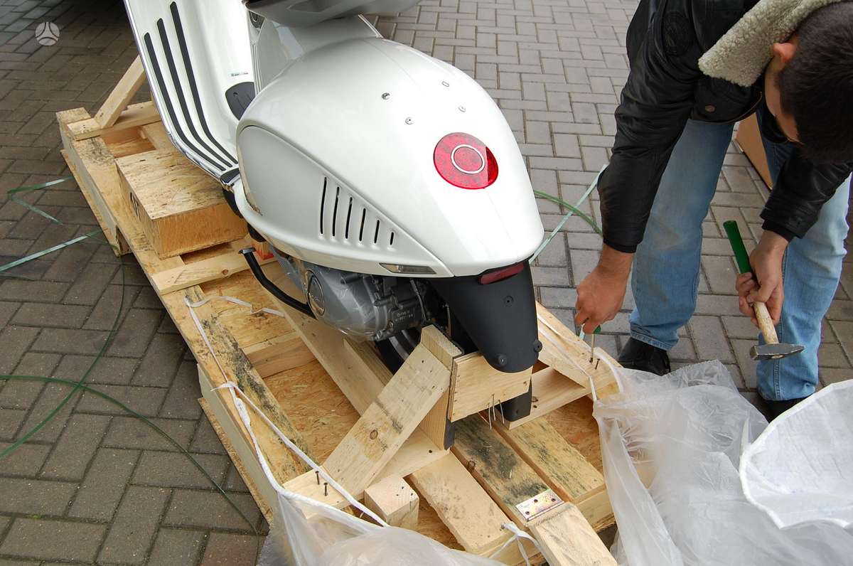 Piaggio Vespa, scooters / mopeds